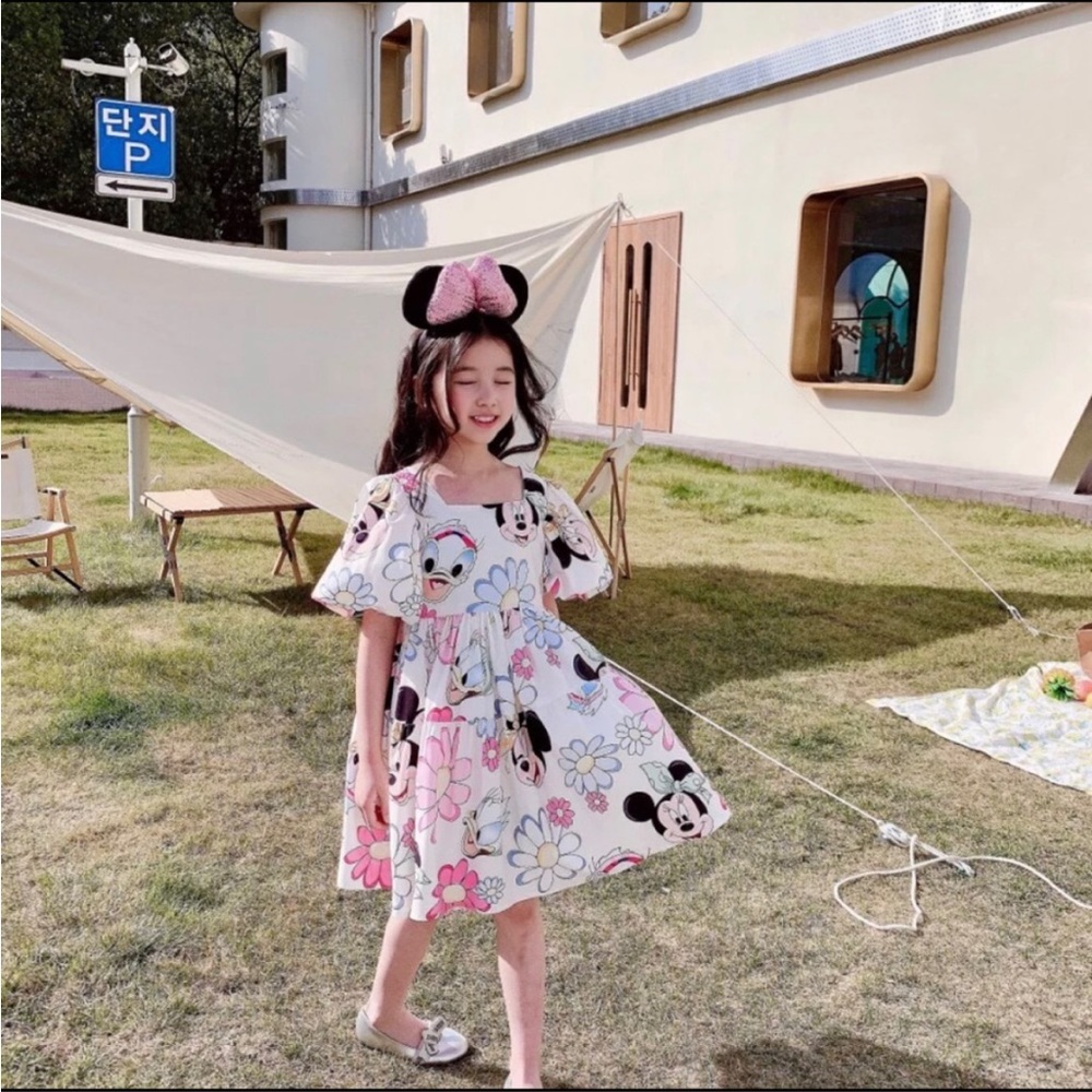 Minnie Mouse and Daisy Duck floral dress - Picture 2 of 11